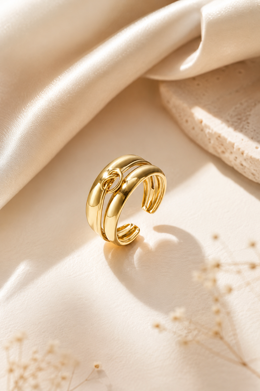 Anello a strati con dettaglio intrecciato minimalista