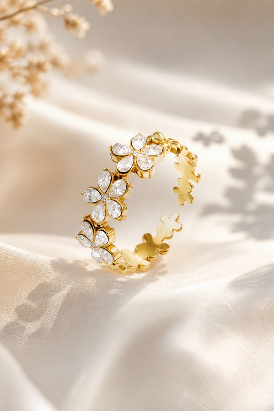 Anello con fiori e pietre
