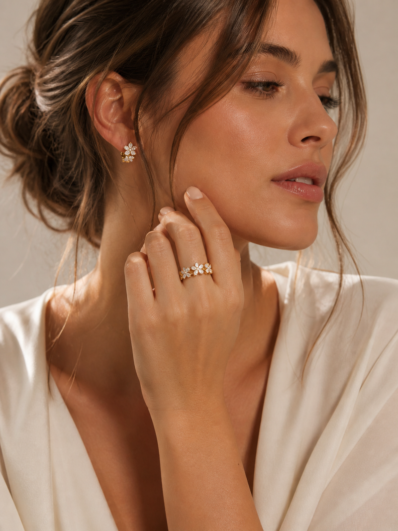 Anello con fiori e pietre
