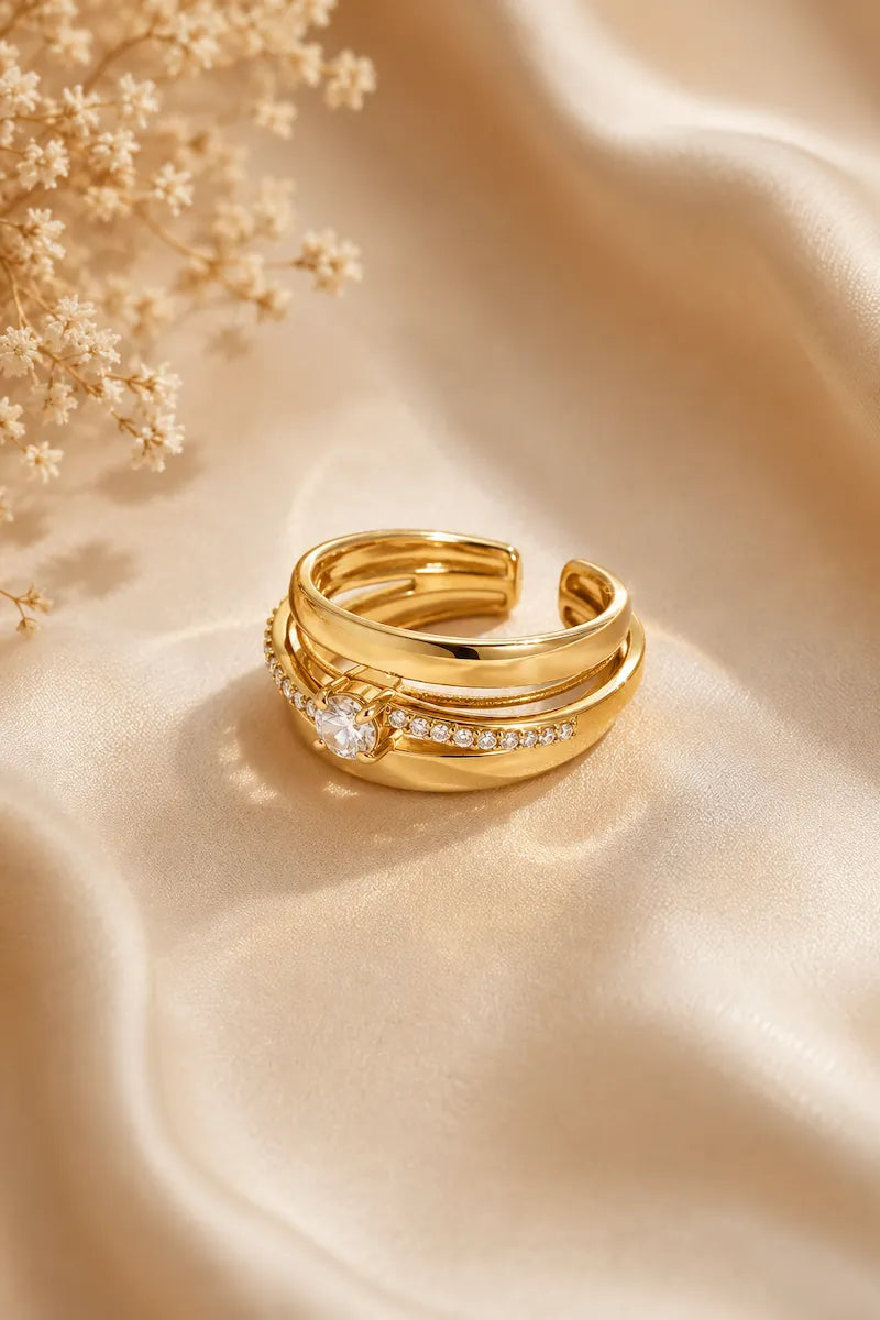 Anello a strati con pietre