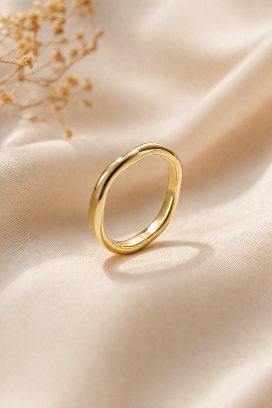 Anello ondulato minimalista